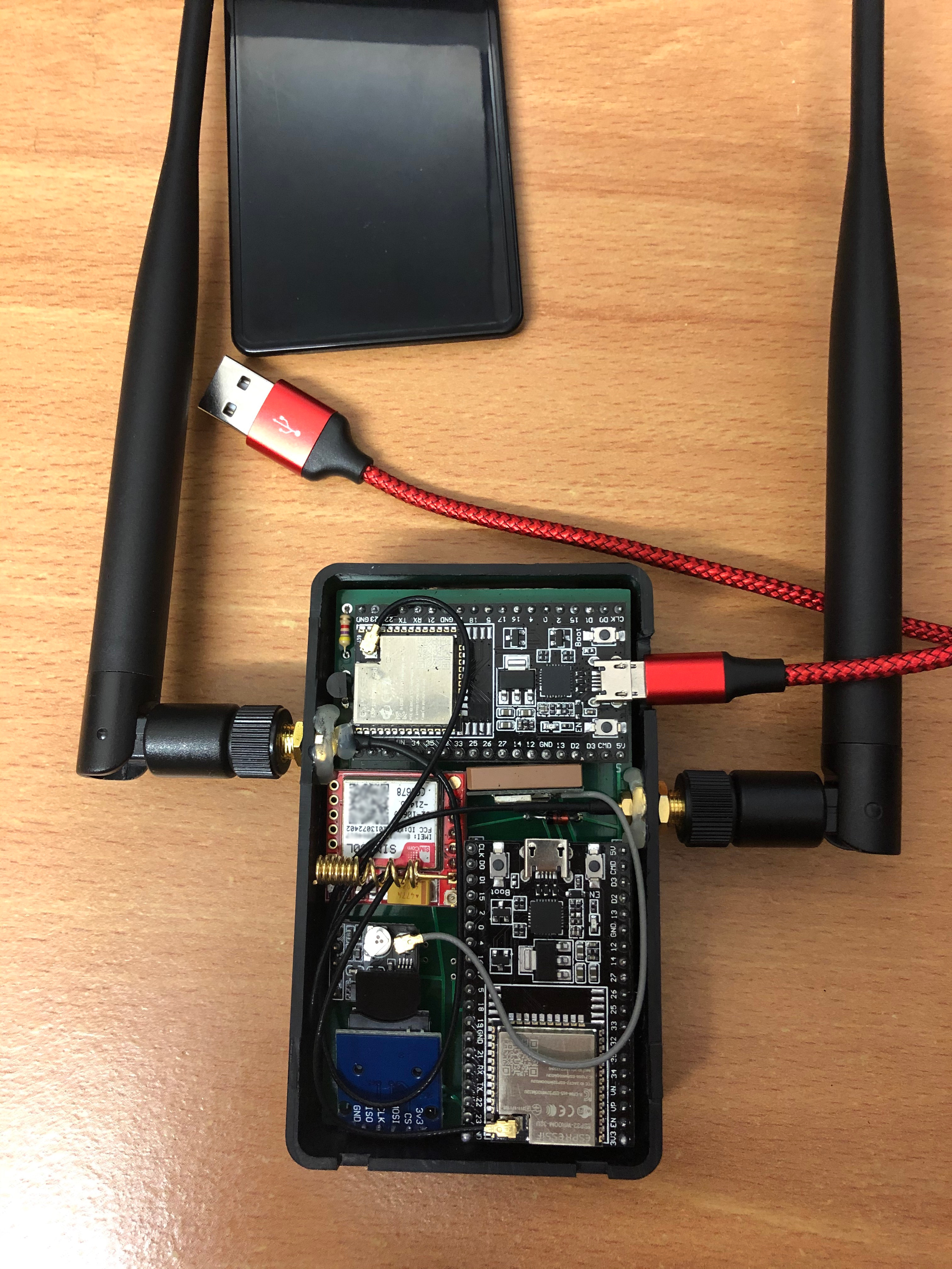 Assembed portable wardriver without lid in enclosure