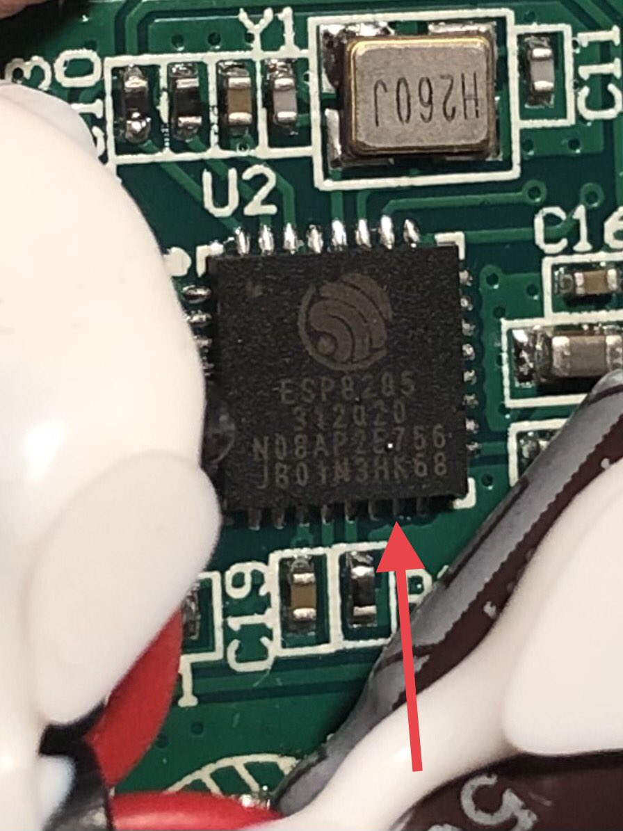 ESP8285 chip with arrow pointed at GPIO0